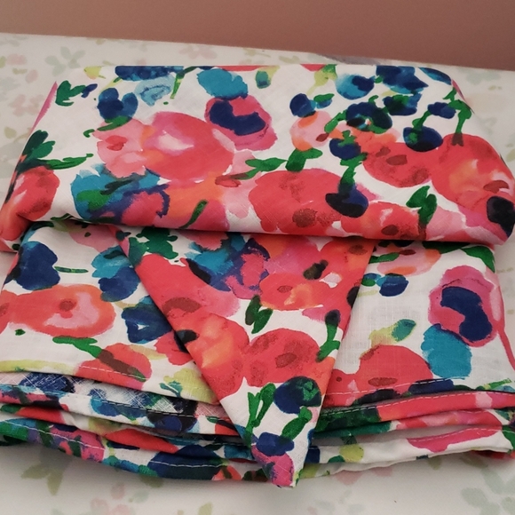 kate spade Other - Kate Spade floral round table cloth